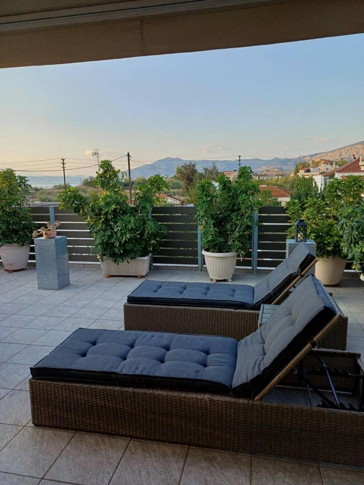 Nima'S House, Traditional Flat With Lake View Aitoliko Exterior photo